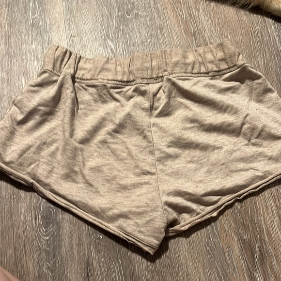 Me to We (pacsun brand) Women’s comfy short - Picture 2 of 3